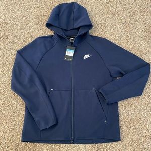 *BRAND NEW, athletic fit, square stylish hood*Nike